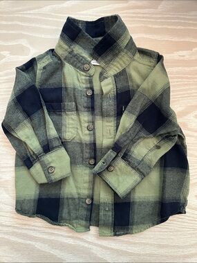 Old Navy Green and Black Plaid Button-Down Shirt